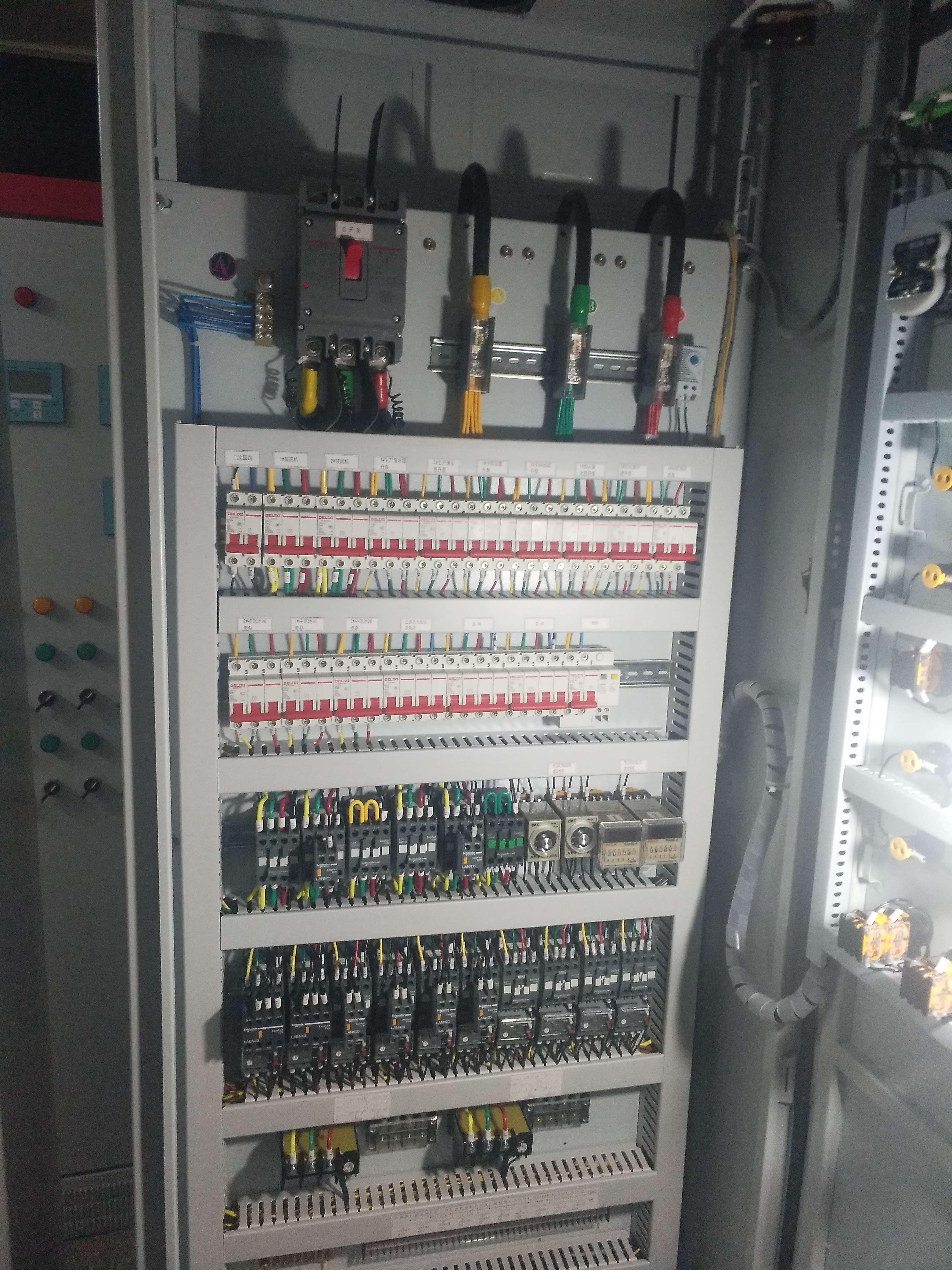 汙（wū）水處理PLC櫃 /配電輸電（diàn）設備 /配（pèi）電櫃.手機遠程控製